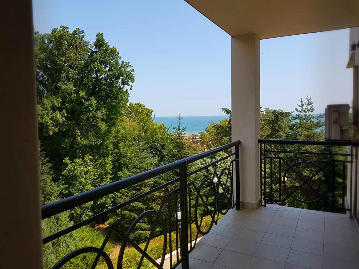 Golden Sands Rentals Apartments Esterno foto
