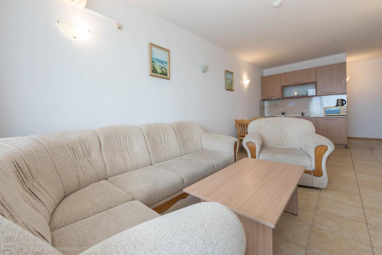 Golden Sands Rentals Apartments Esterno foto