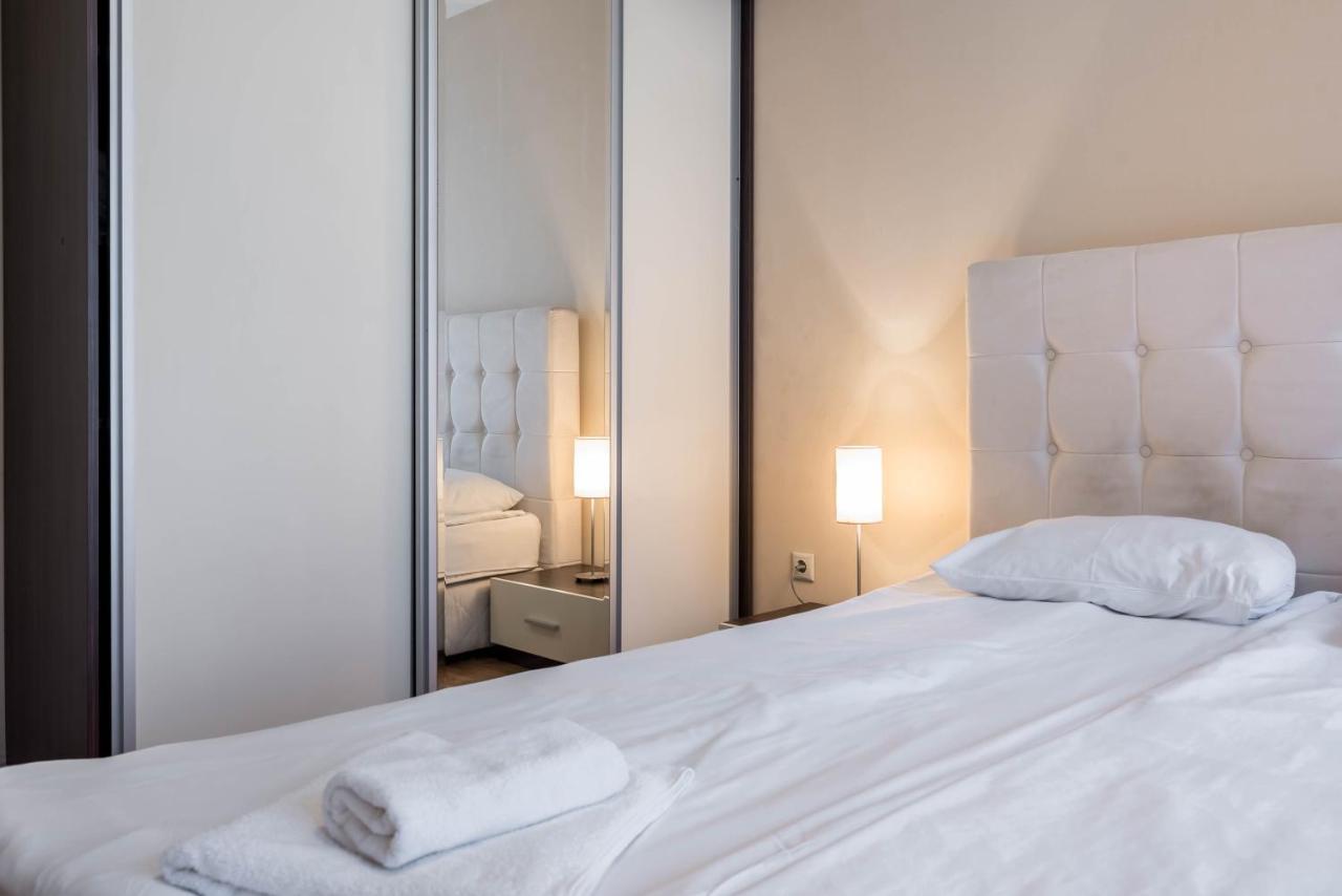 Golden Sands Rentals Apartments Esterno foto