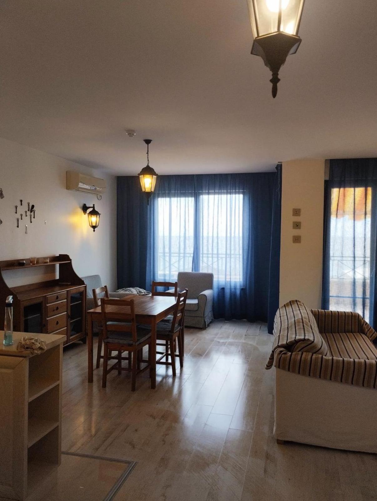 Golden Sands Rentals Apartments Esterno foto