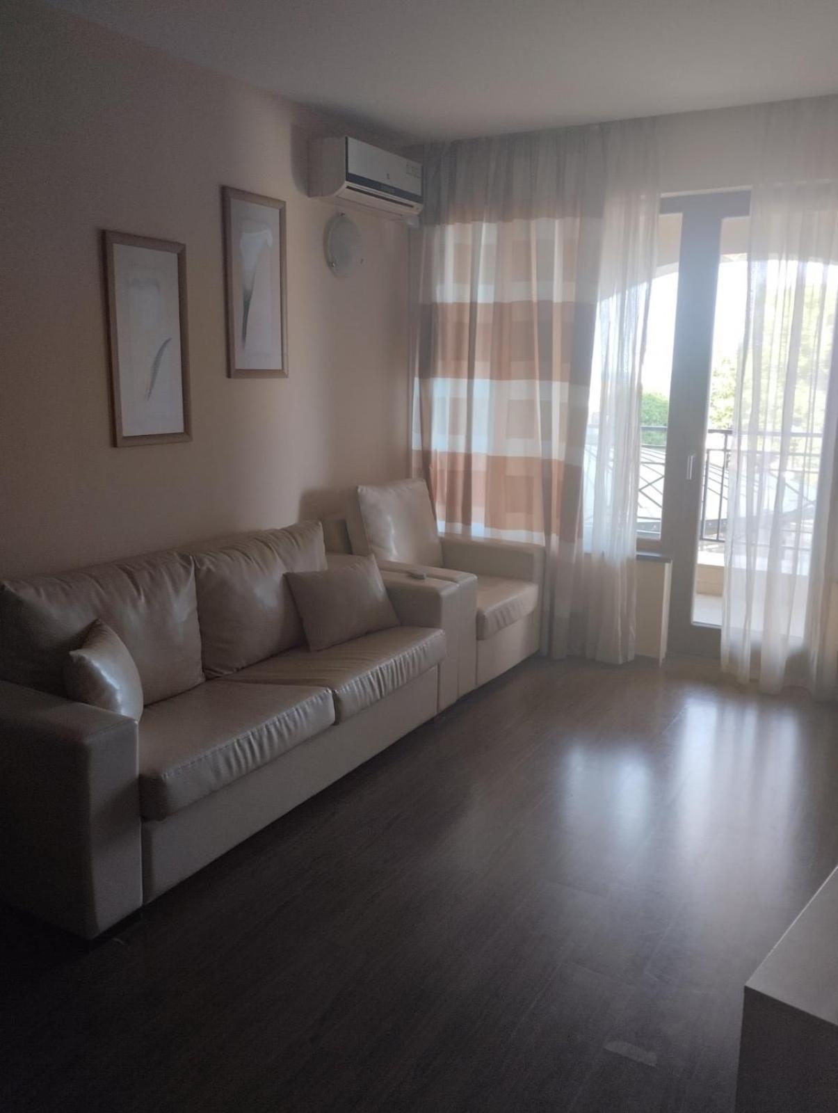Golden Sands Rentals Apartments Esterno foto