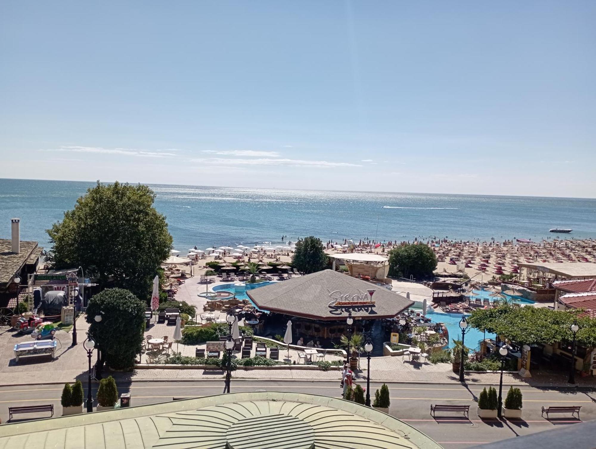 Golden Sands Rentals Apartments Esterno foto