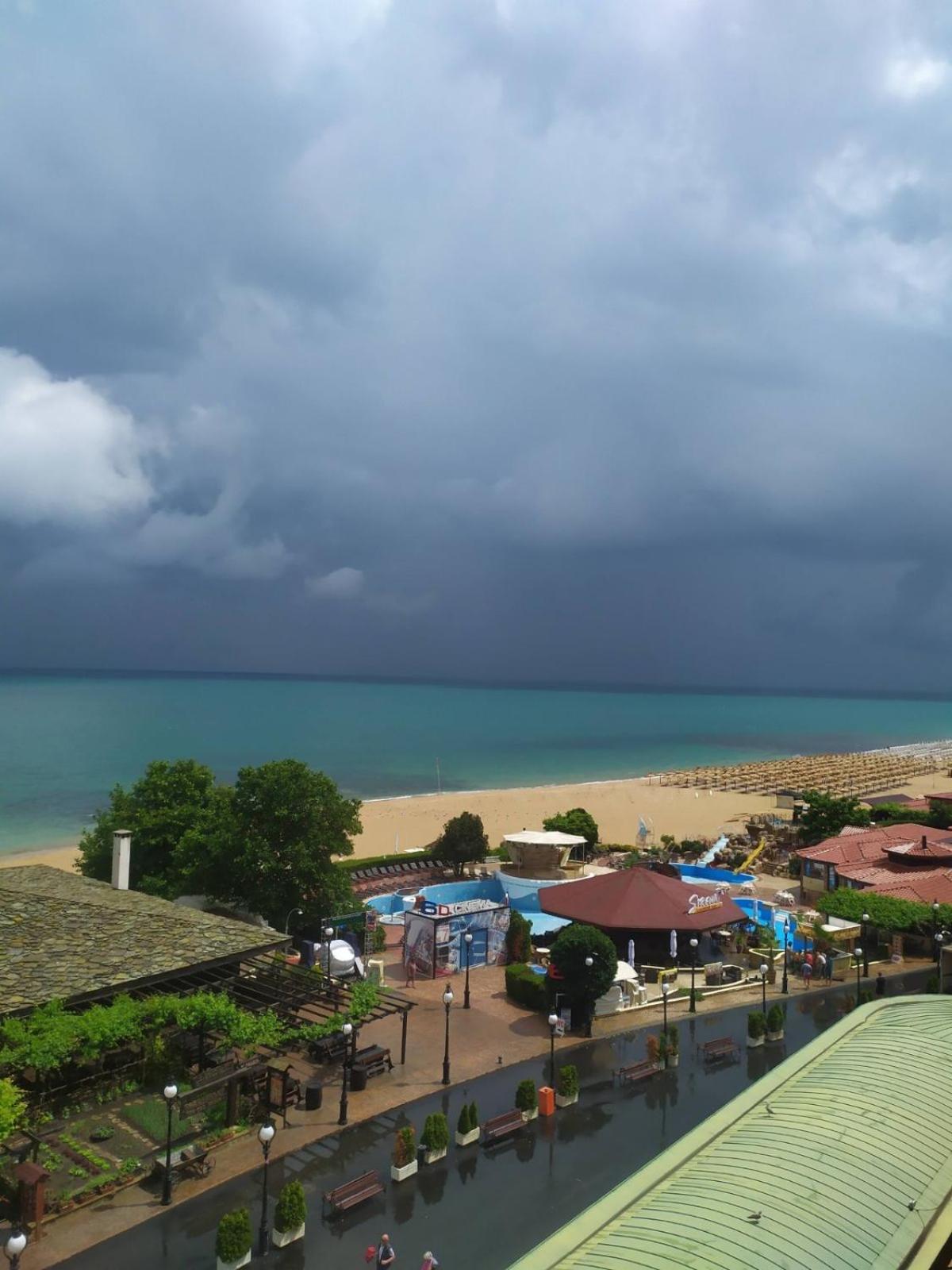 Golden Sands Rentals Apartments Esterno foto
