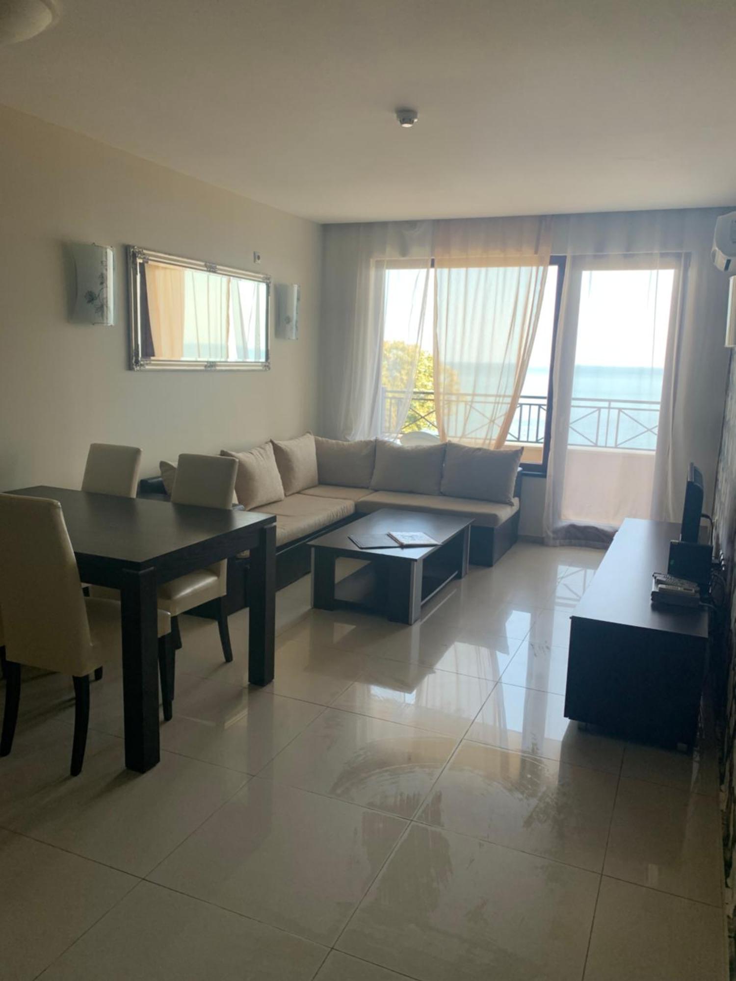 Golden Sands Rentals Apartments Esterno foto