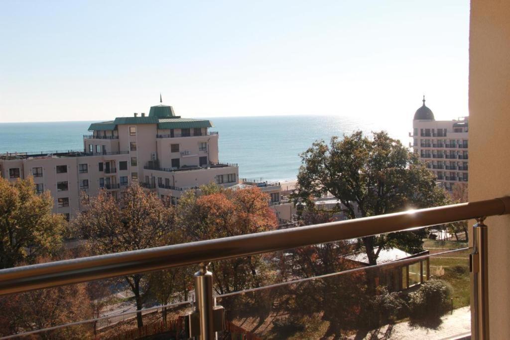 Golden Sands Rentals Apartments Esterno foto