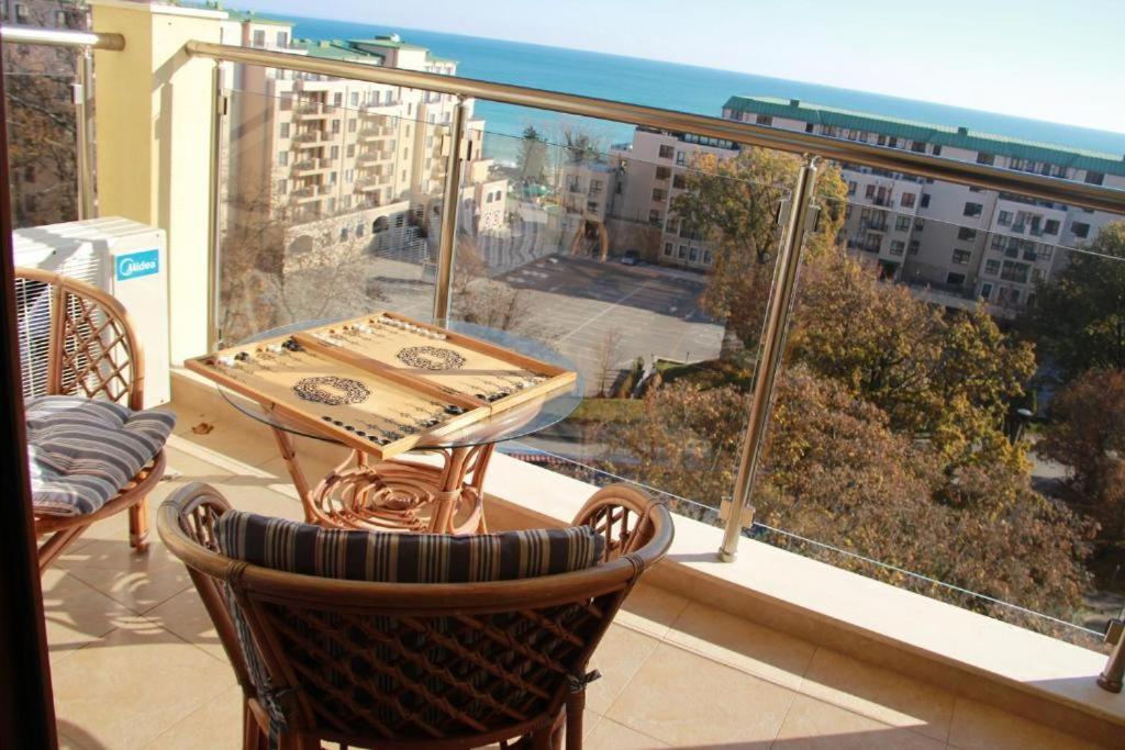 Golden Sands Rentals Apartments Esterno foto