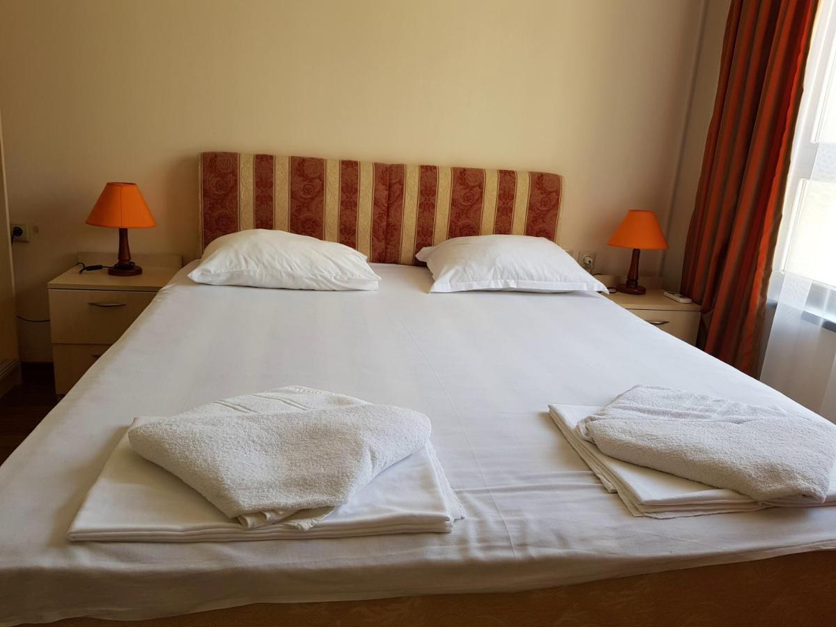 Golden Sands Rentals Apartments Esterno foto