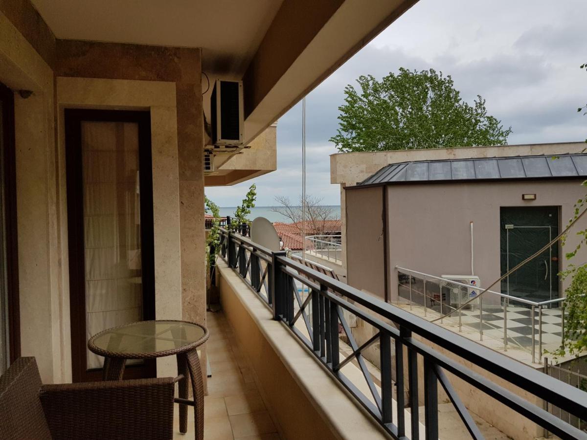 Golden Sands Rentals Apartments Esterno foto