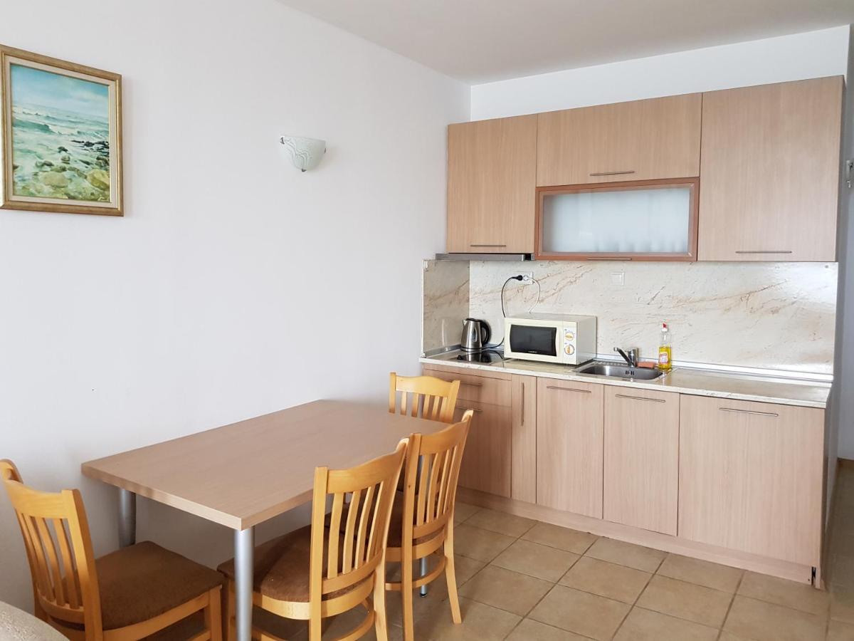Golden Sands Rentals Apartments Esterno foto