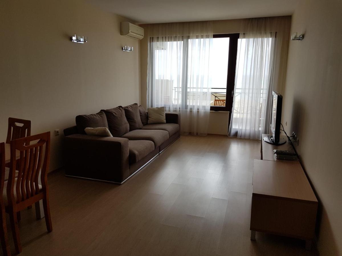 Golden Sands Rentals Apartments Esterno foto