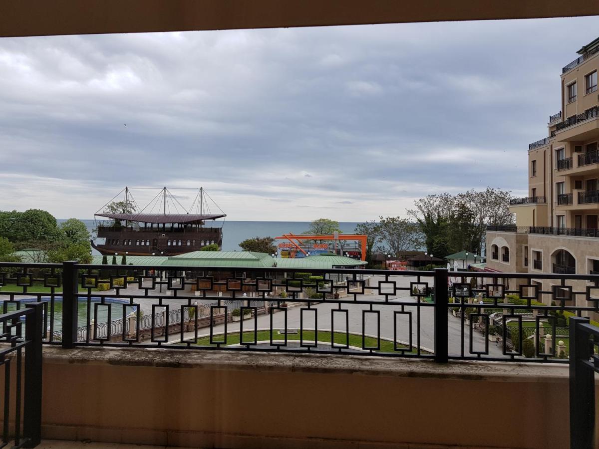 Golden Sands Rentals Apartments Esterno foto
