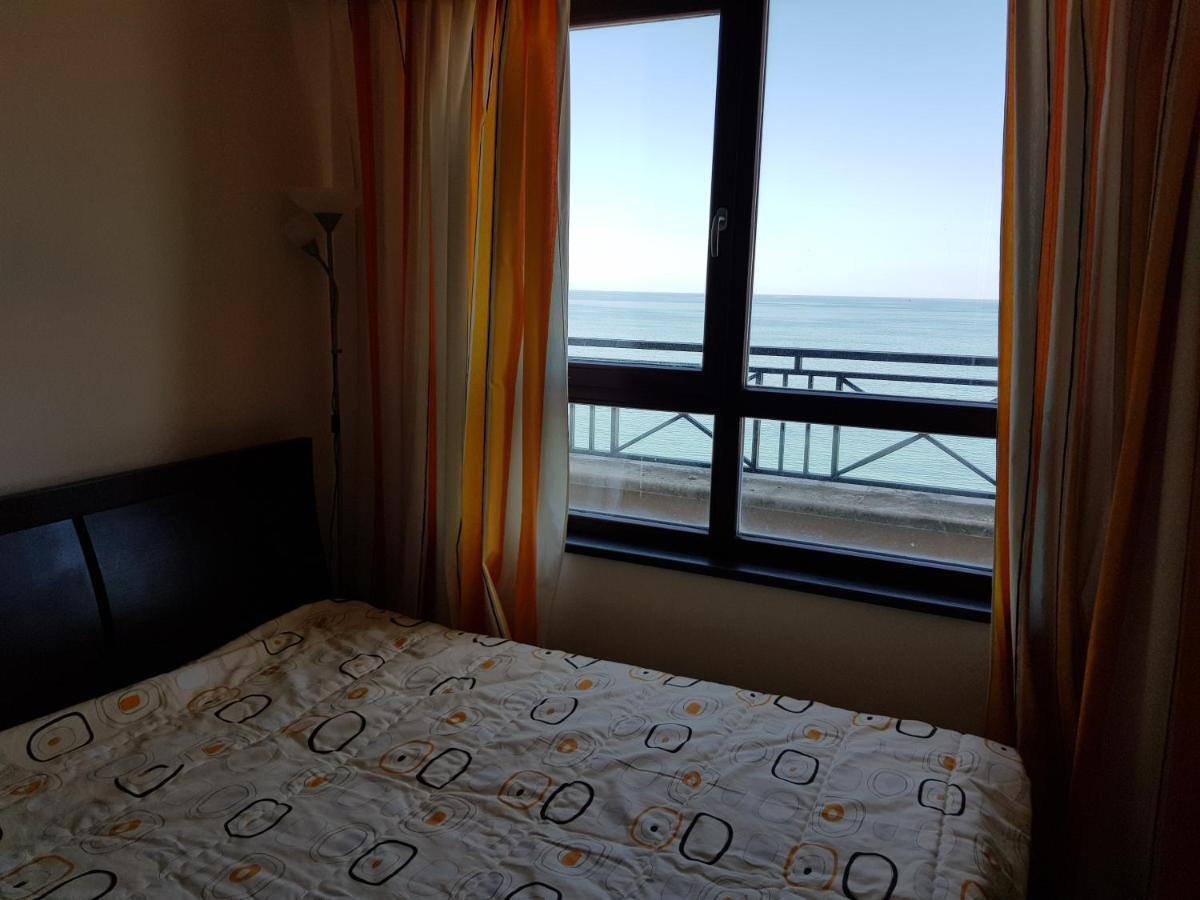 Golden Sands Rentals Apartments Esterno foto